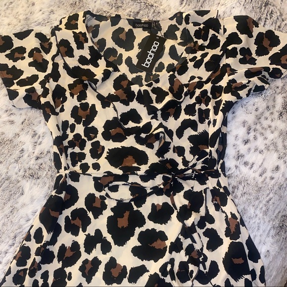 Boohoo v dress NWOT - Picture 10 of 10